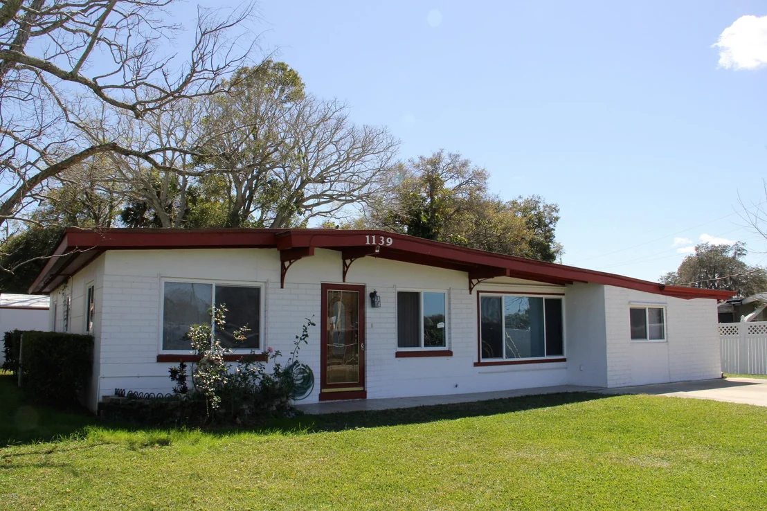 Photo of 1139 Aurora Road