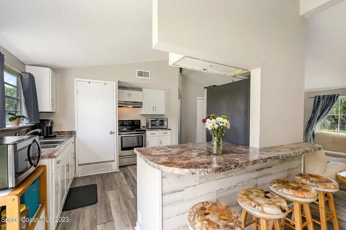 Photo of 705 Angle Street NE