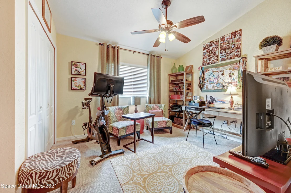 Photo of 992 Carriage Hill Road