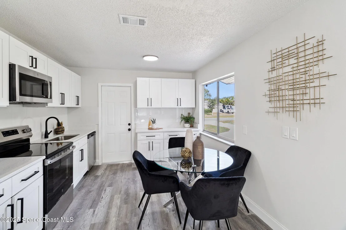 Photo of 1296 Dawn Street NE