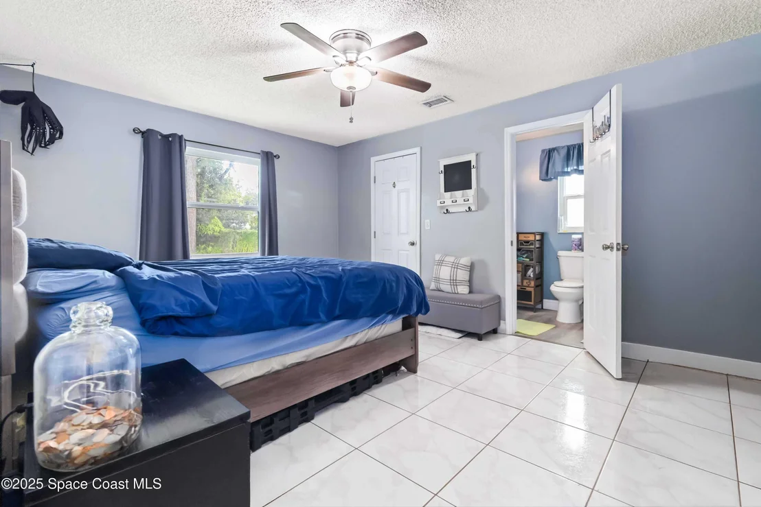 Photo of 6581 Bancroft Avenue