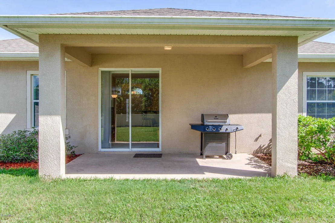 Photo of 228 SE Abernathy Circle