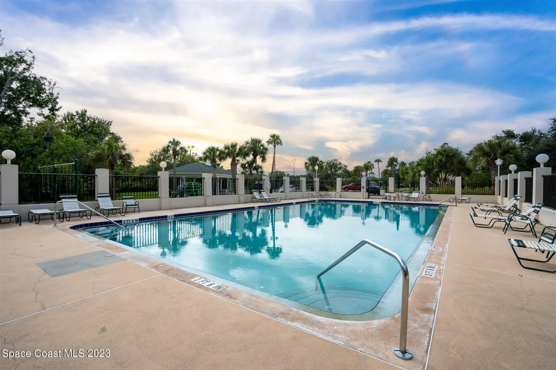 Photo of 915 Chatsworth Drive