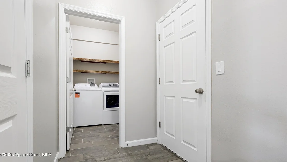 Photo of 1061 Peta Way