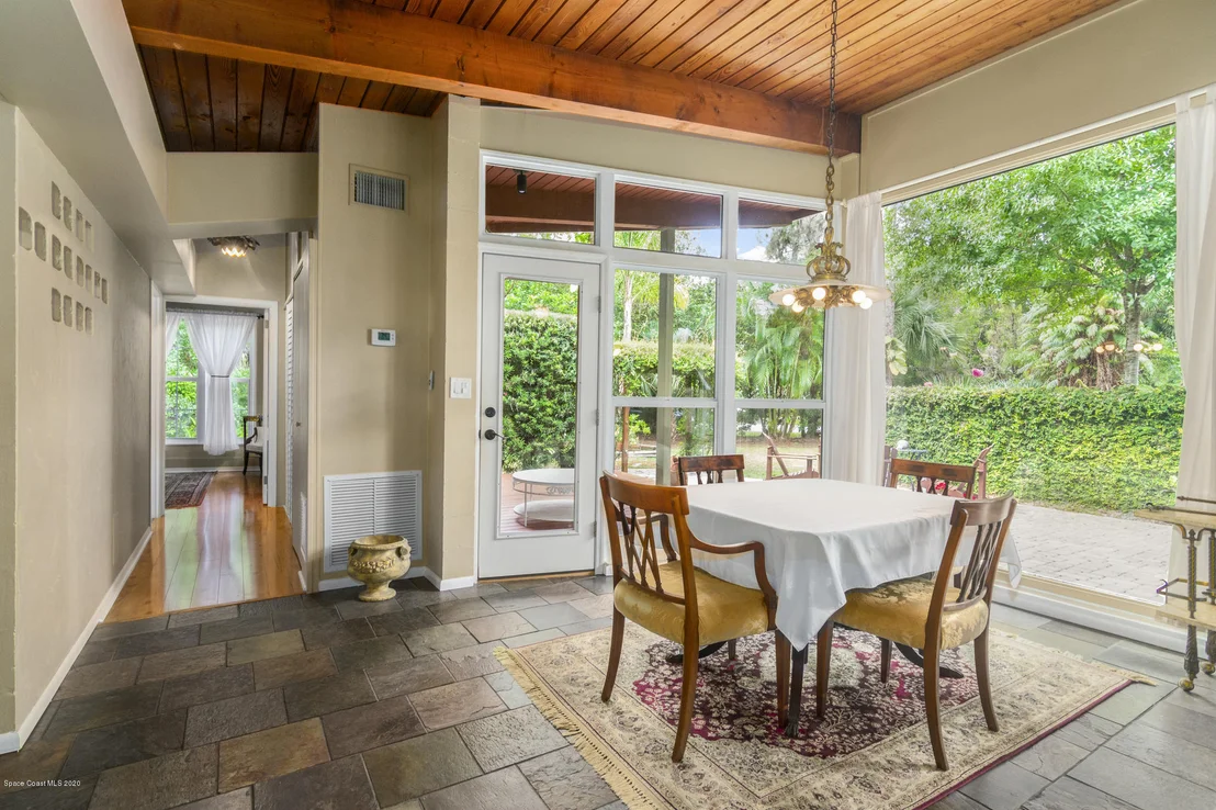 Photo of 5880 Crane Road