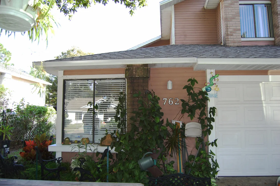 Photo of 762 White Pine Avenue