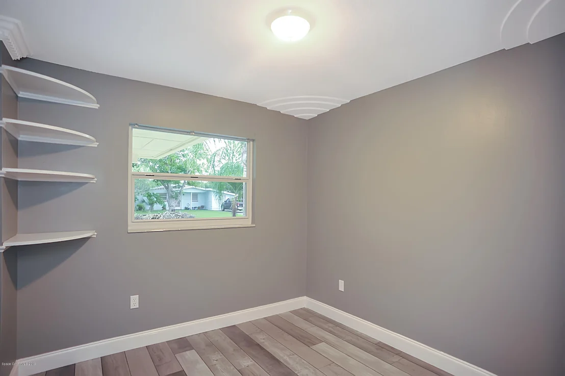 Photo of 1860 Oakwood Drive