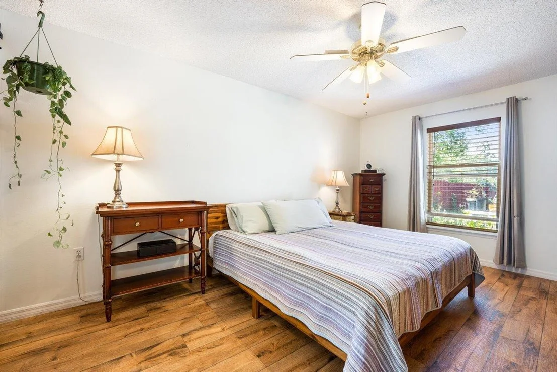 Photo of 1209 White Oak Circle