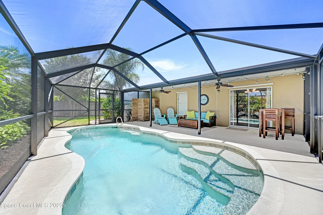 Photo of 1153 White Oak Circle