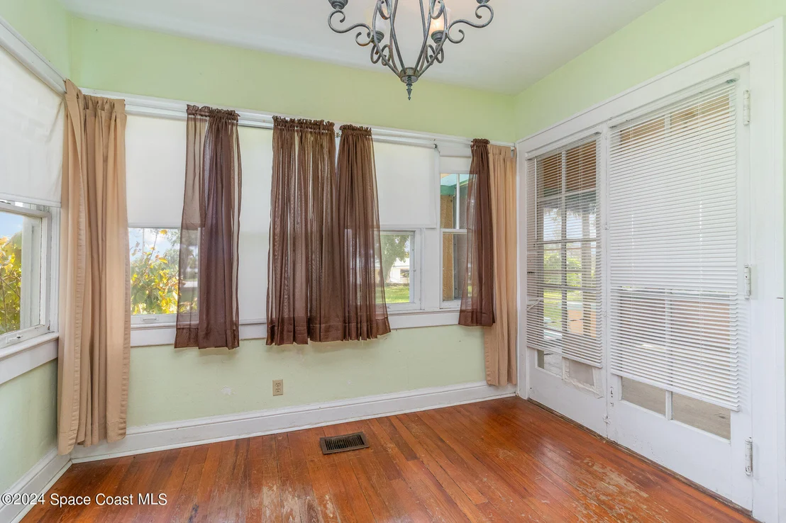 Photo of 1632 Water Drive NE