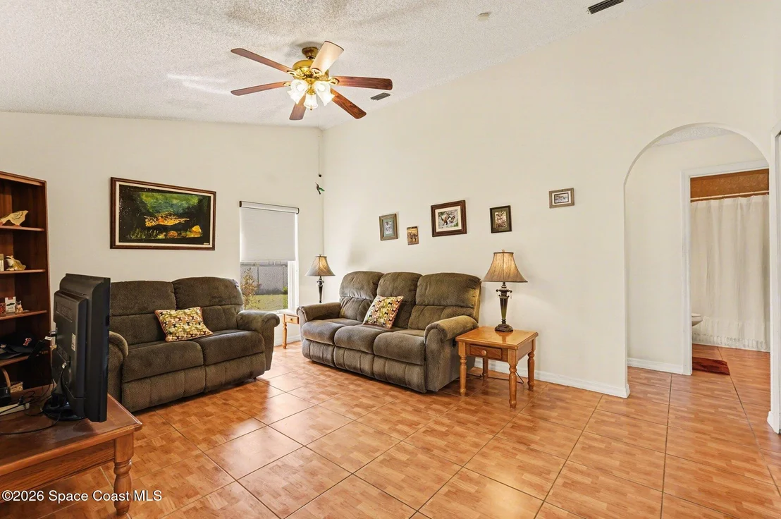 Photo of 938 Commerce Road SE