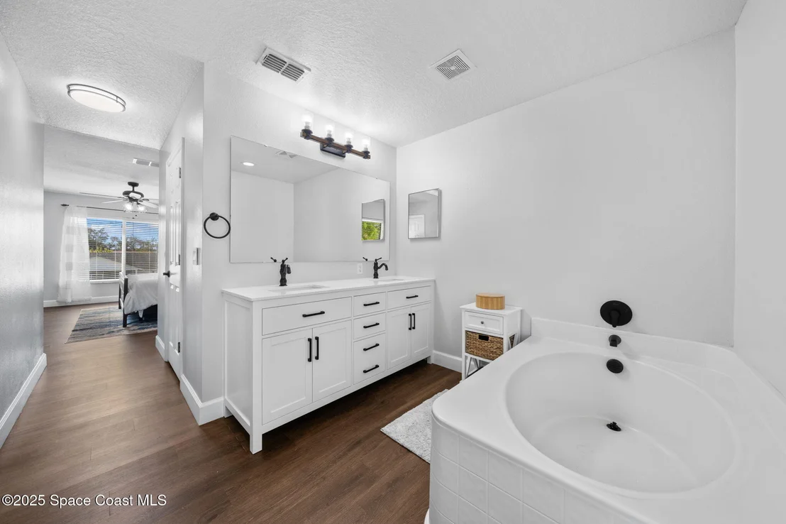 Photo of 4620 Robert Street