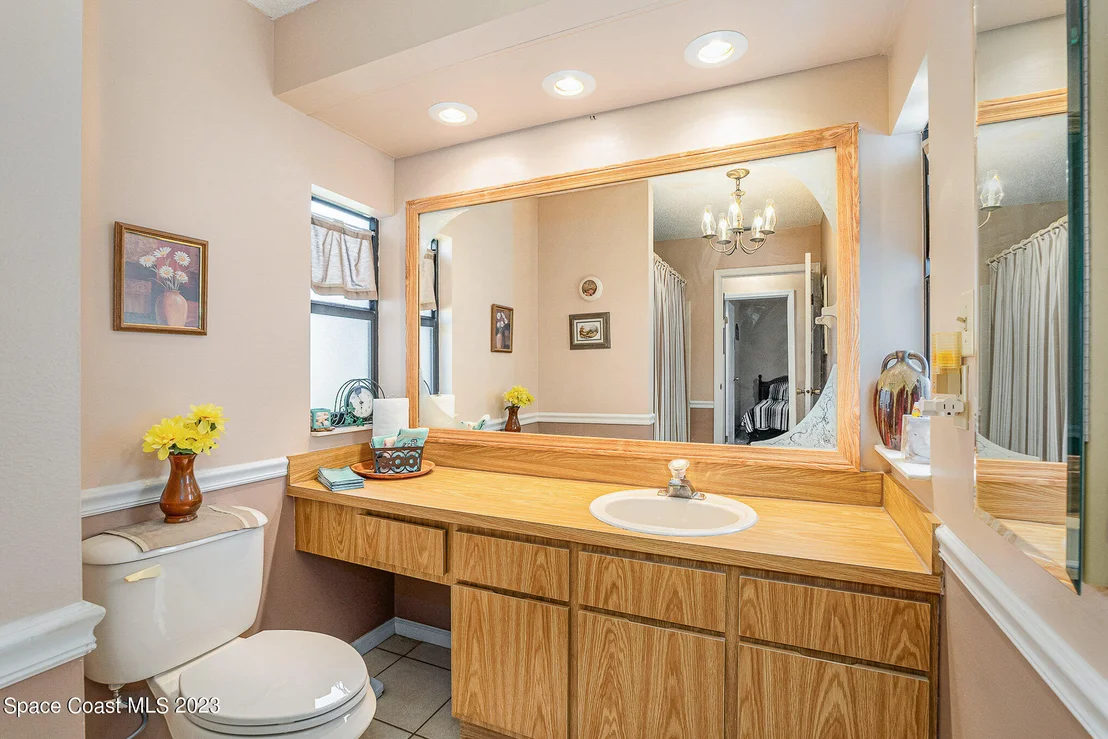 Photo of 1241 Lakeview Drive