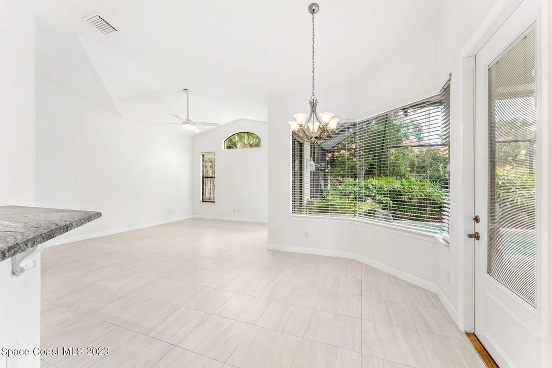 Photo of 423 Flanders Drive