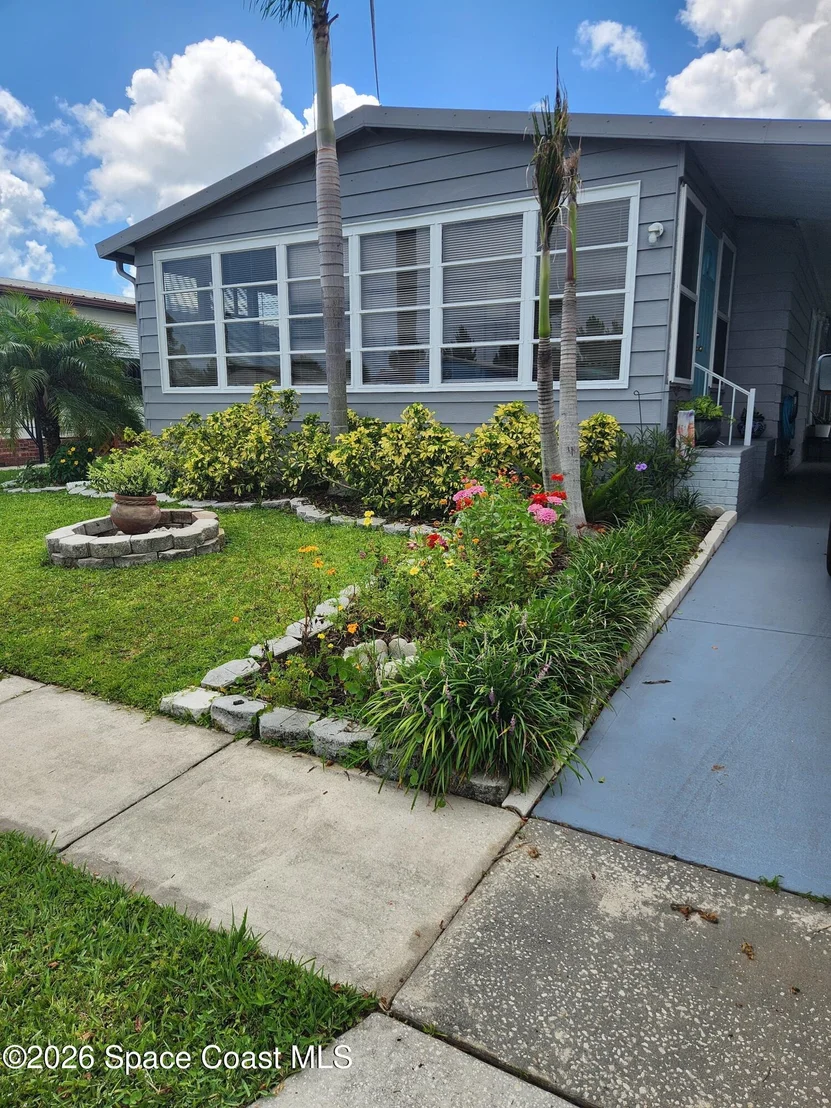 Photo of 2310 Coconut Palm Drive NE