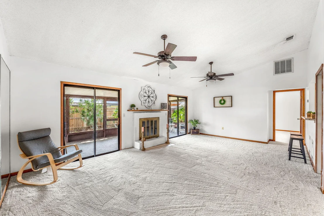 Photo of 877 Yellow Pine Avenue