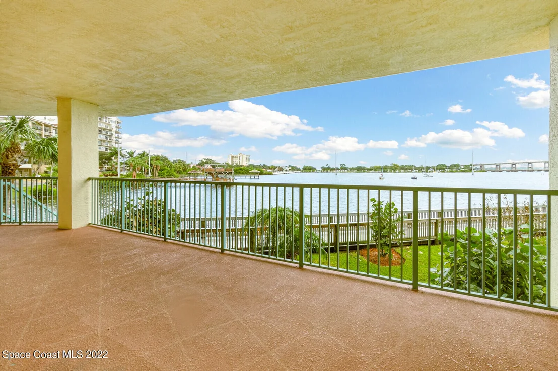 Photo of Unit 606 at 100 Riverside Drive