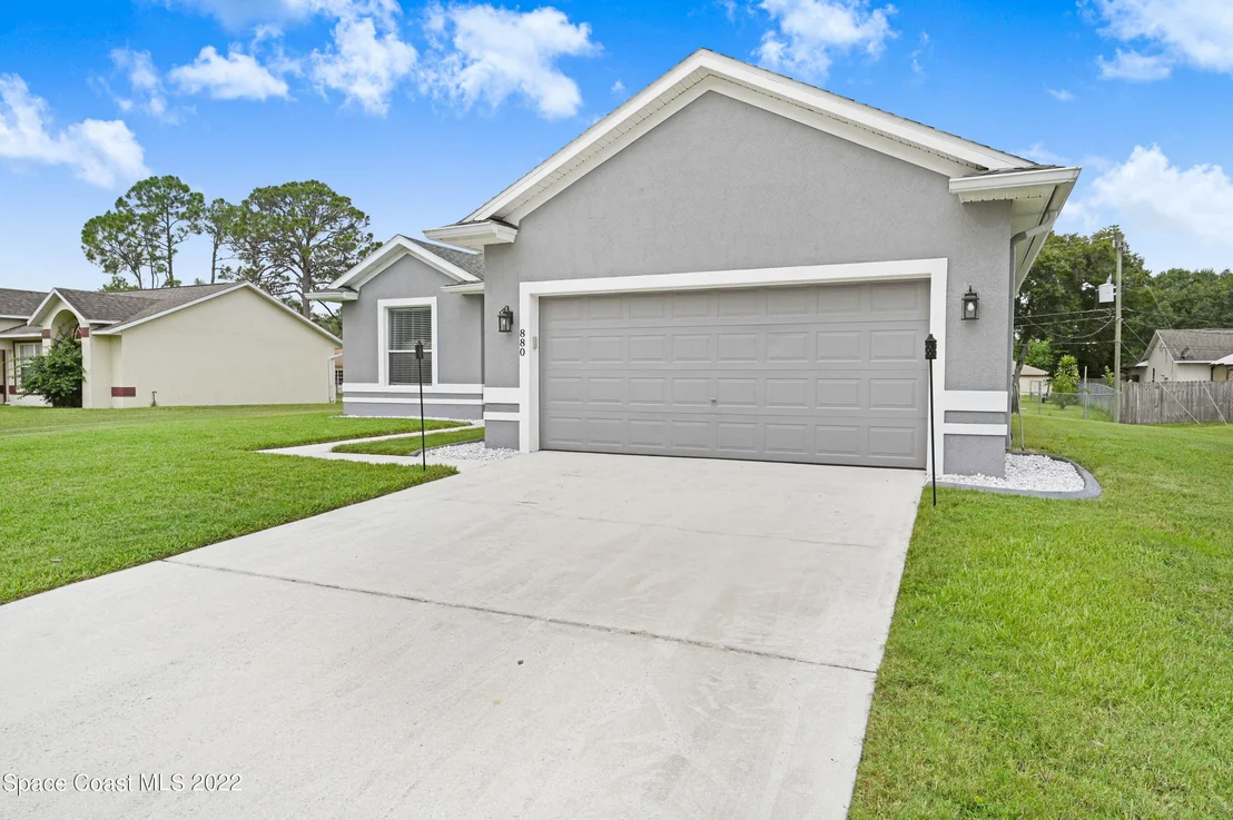 Photo of 880 Lyons Circle NW