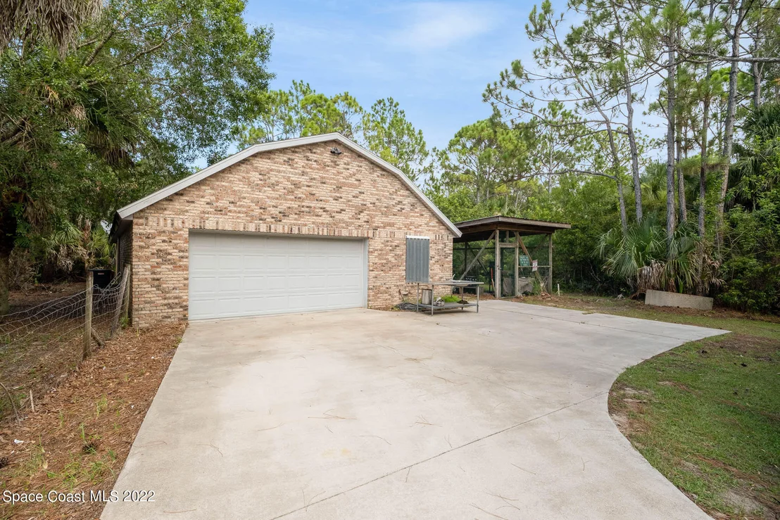 Photo of 2525 Mcgraw Avenue
