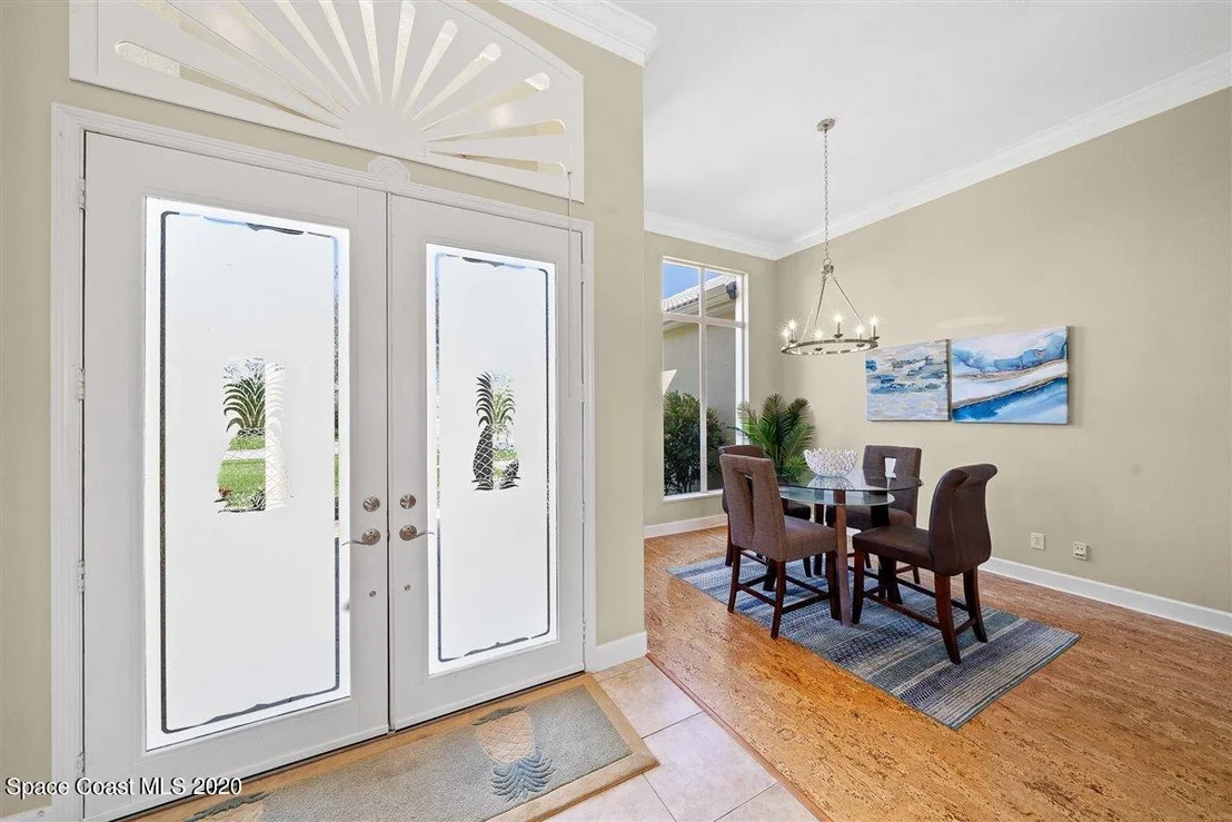 Photo of 925 Chatsworth Drive