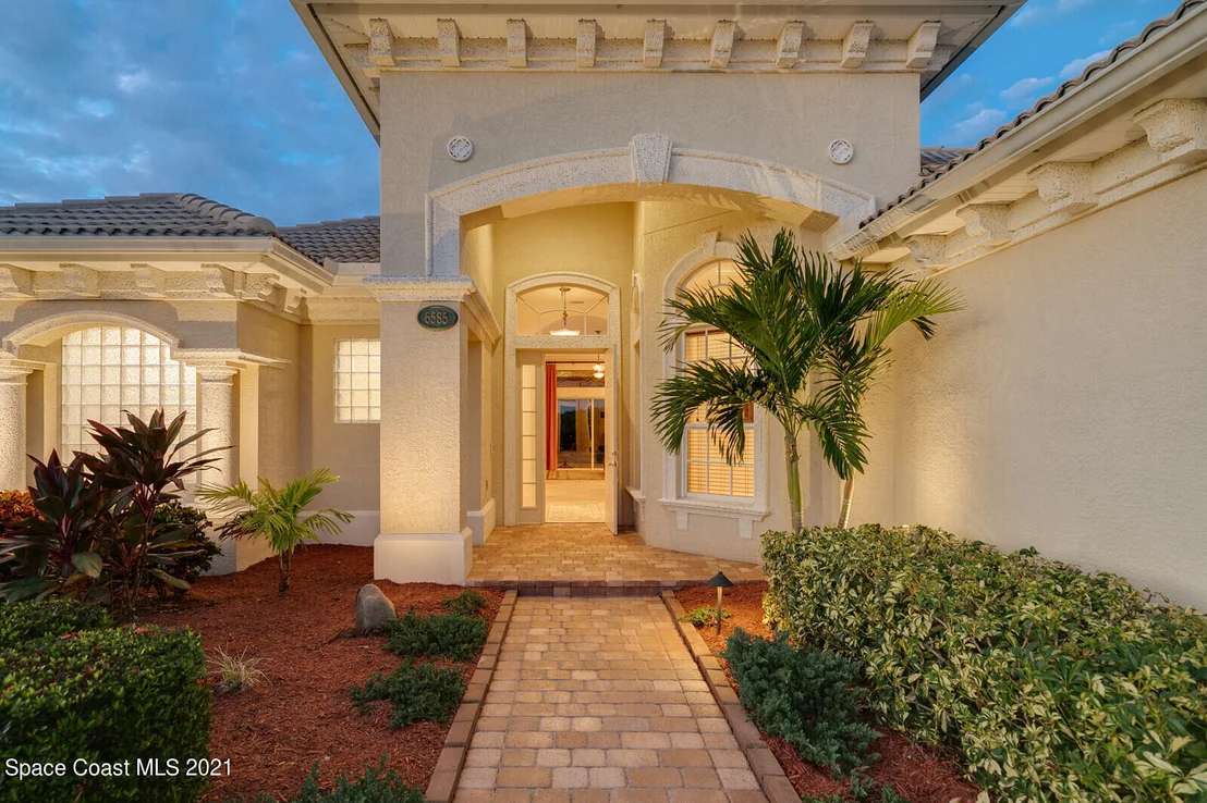Photo of 6585 Arroyo Drive