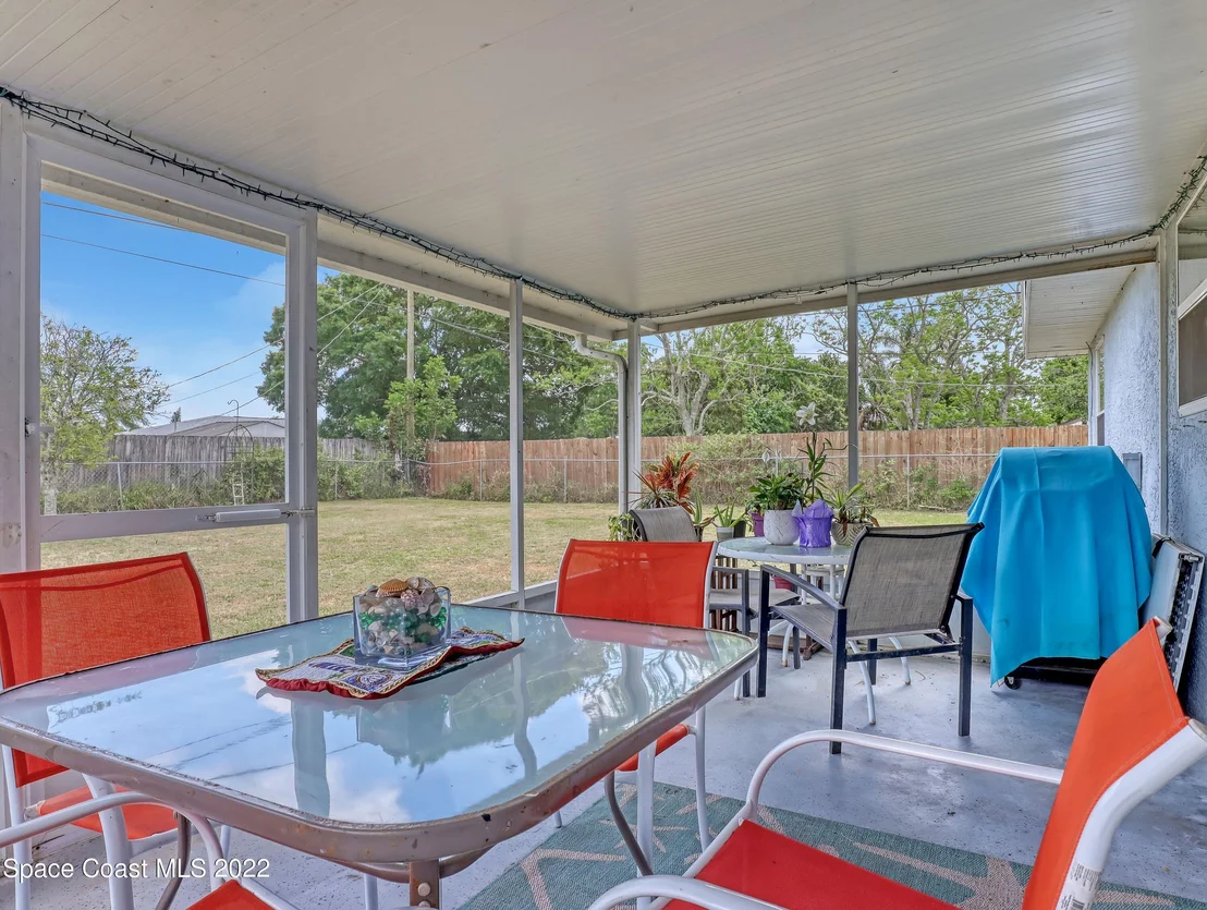 Photo of 761 Azure Avenue NE