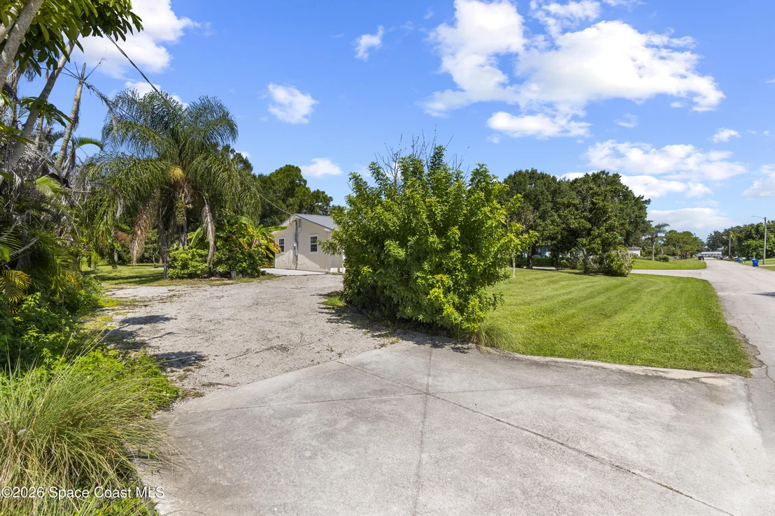 Photo of 874 Blossom Drive