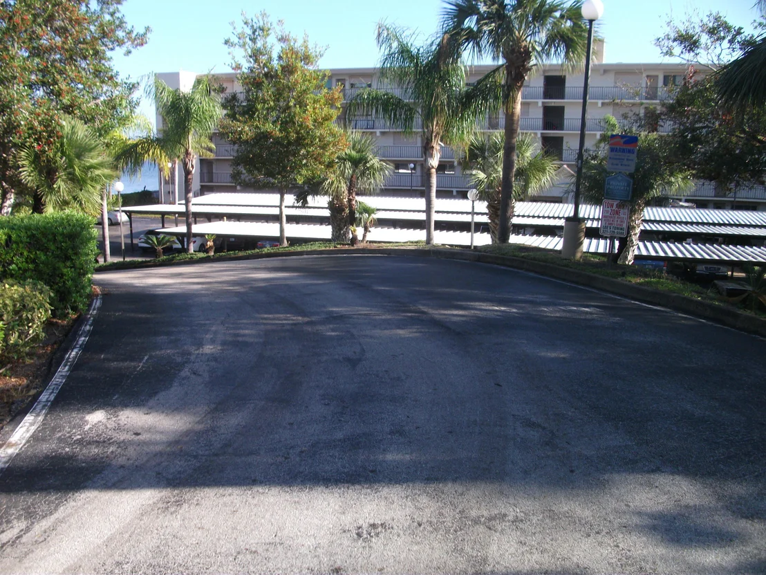 Photo of Unit 305 at 3901 Dixie Highway NE