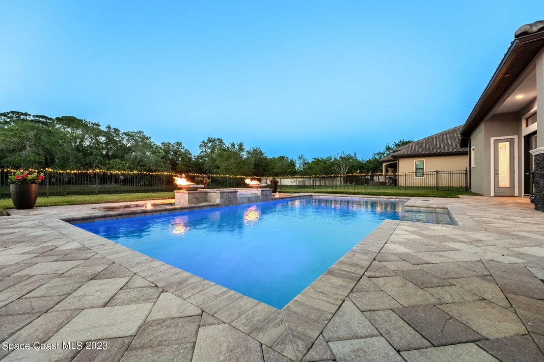 Photo of 814 Lorenza Place