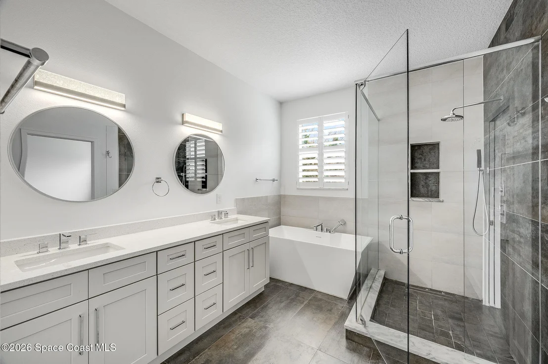 Photo of 2093 Greenway Drive