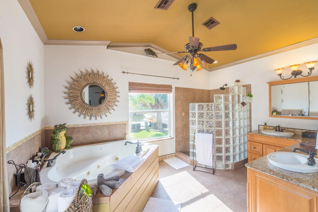 Photo of 423 Angelo Lane