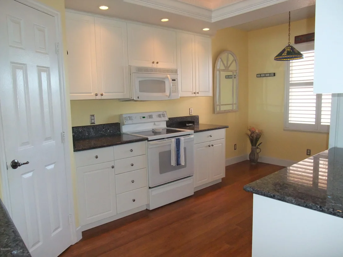 Photo of Unit 702 at 102 Riverside Drive