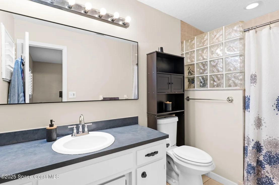 Photo of 999 Emerald Road SE