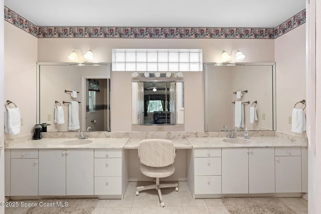 Photo of 1805 Laurel Oak Drive N