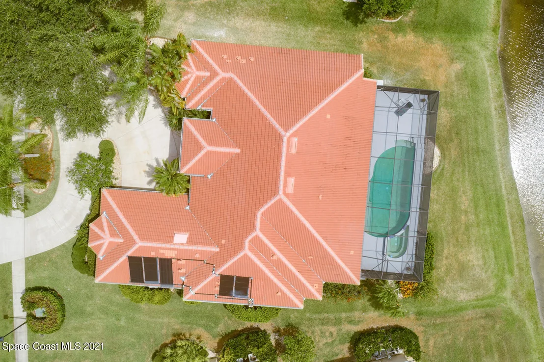 Photo of 955 Chatsworth Drive