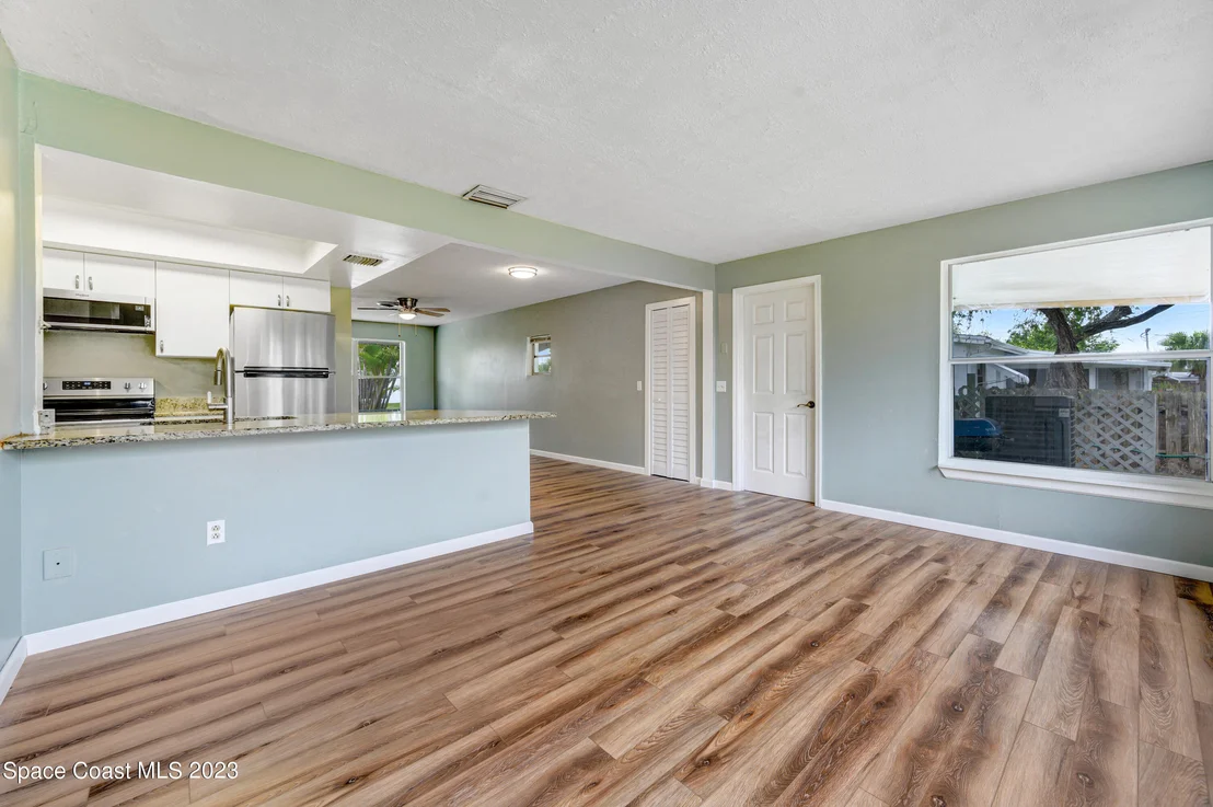 Photo of 707 Ixora Drive