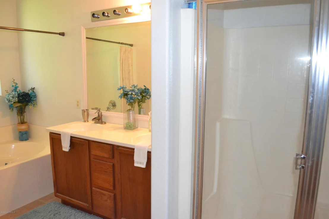 Photo of 521 Waterside Circle