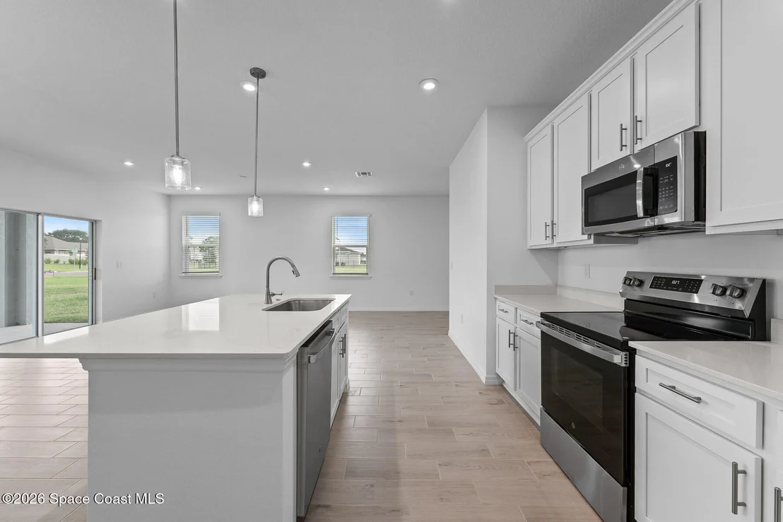 Photo of 926 Castleford Avenue NE