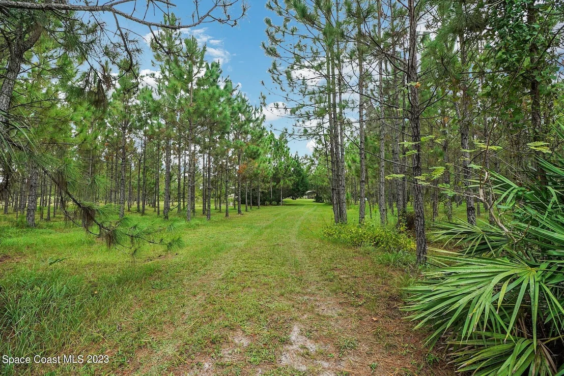 Photo of 1001 Shellcracker Road
