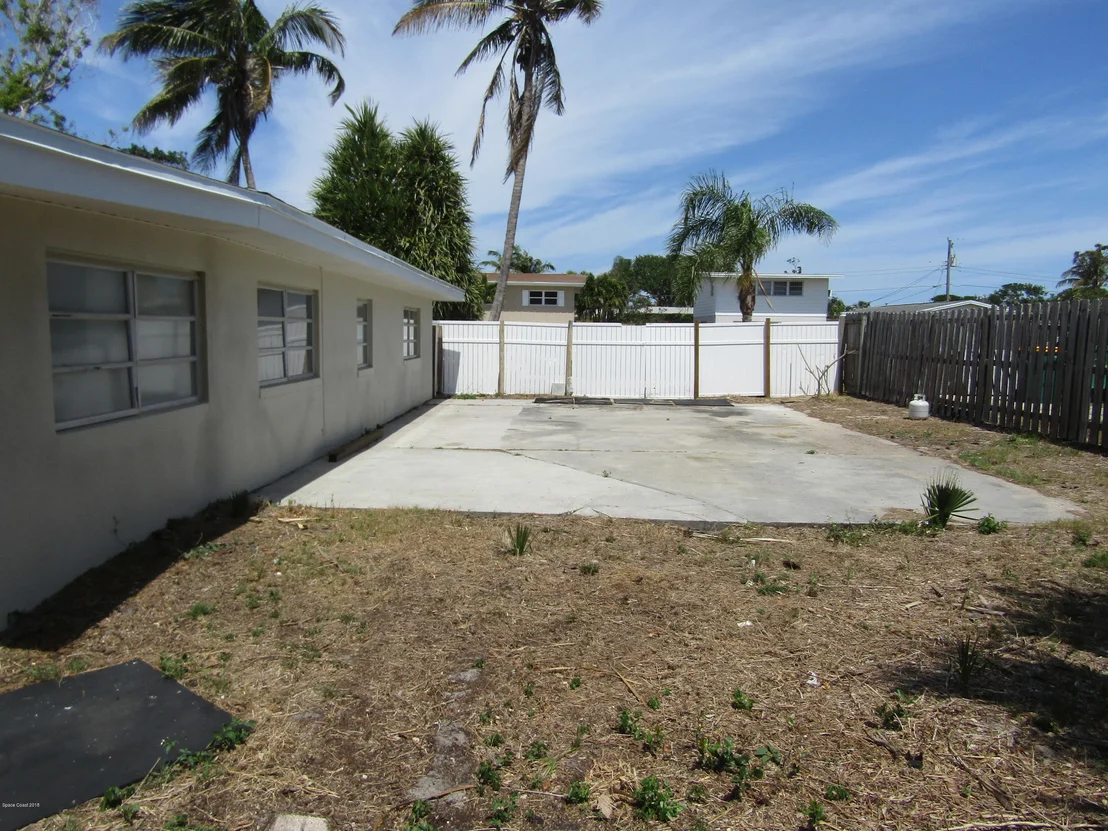 Photo of 465 Bahama Drive