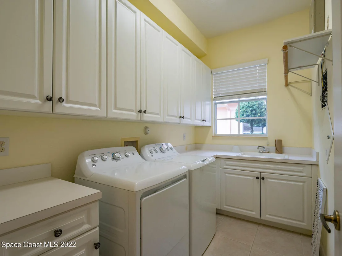 Photo of 585 Caroline Drive