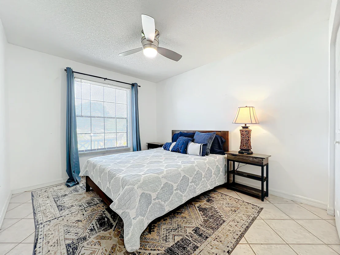 Photo of 909 Lyons Circle NW