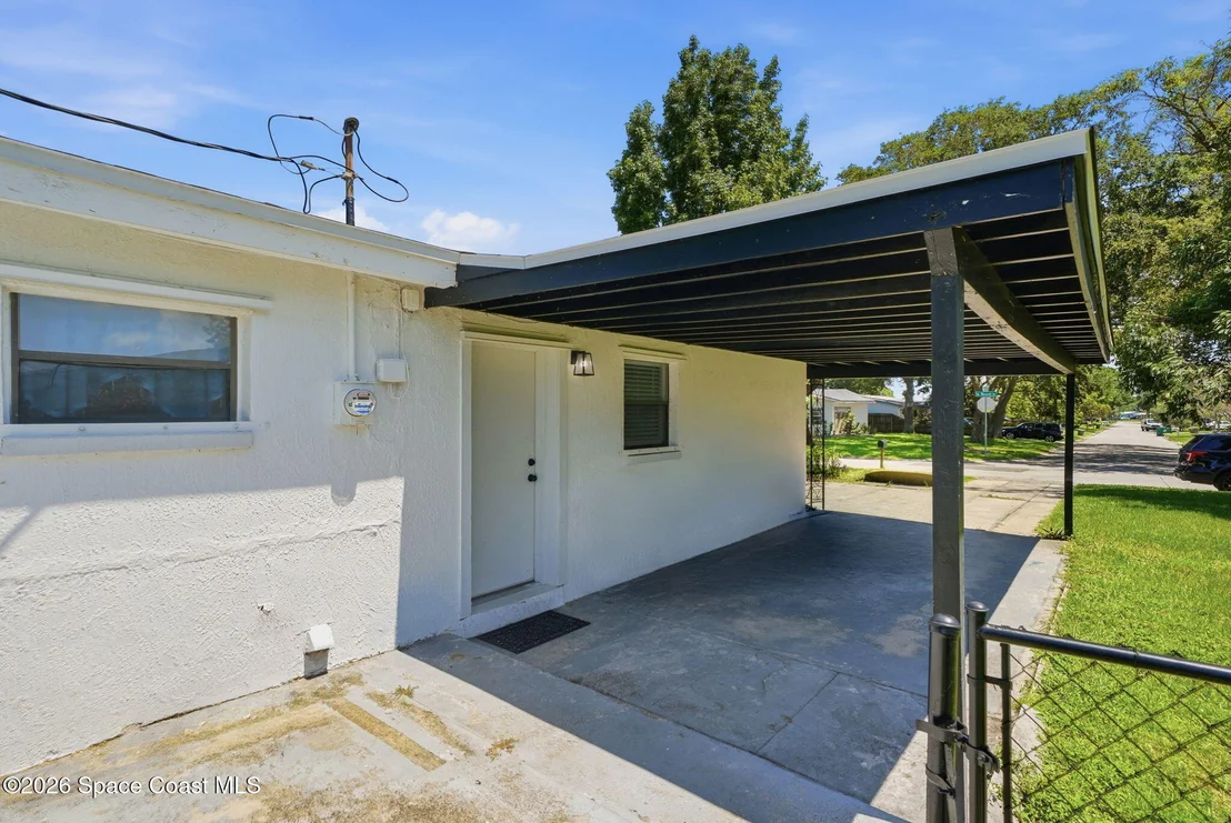 Photo of 2440 Warwick Road
