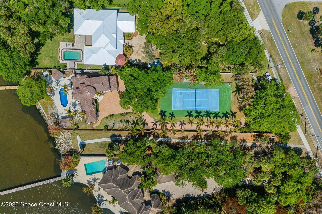 Photo of 1000 N Riverside Drive