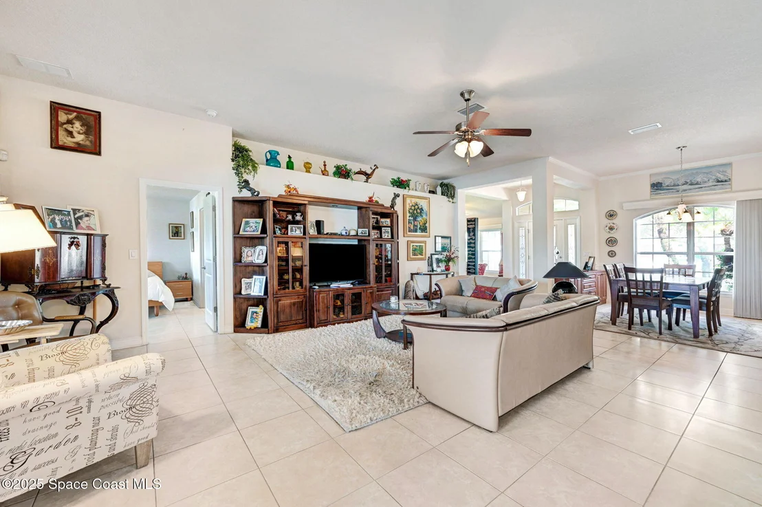 Photo of 2074 Botanica Circle