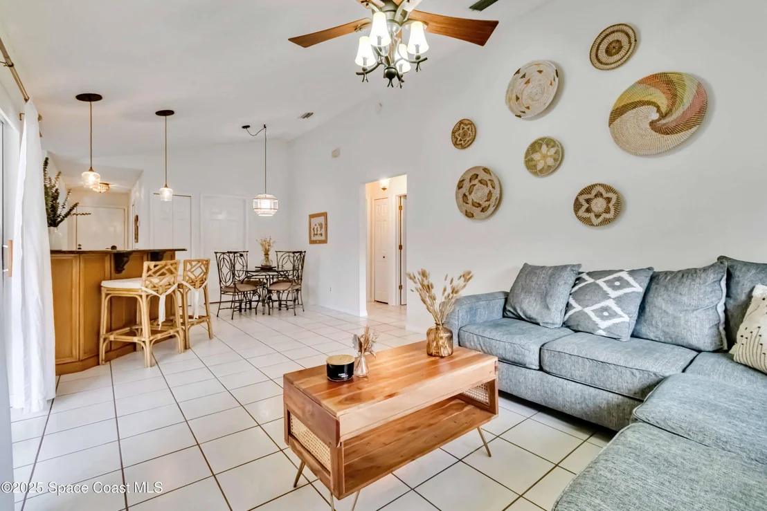 Photo of 1215 Walnut Grove Way