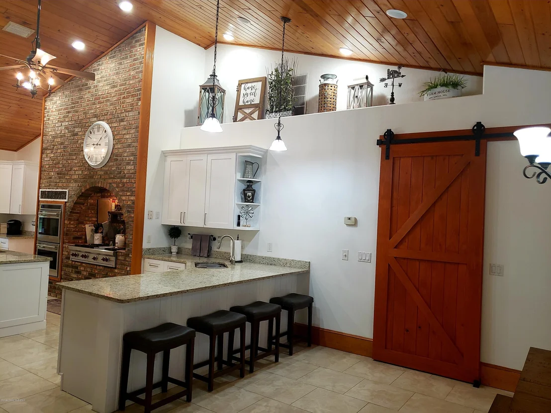 Photo of 555 Hale Road