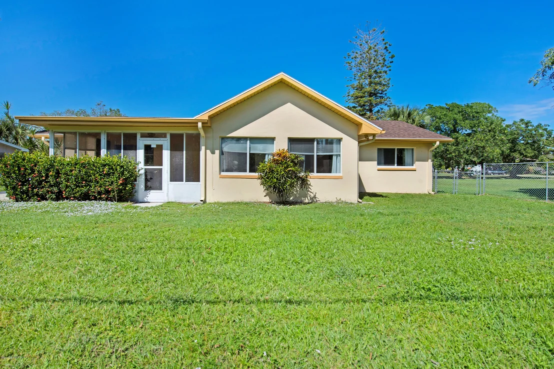 Photo of 2926 Kosuth Road NE