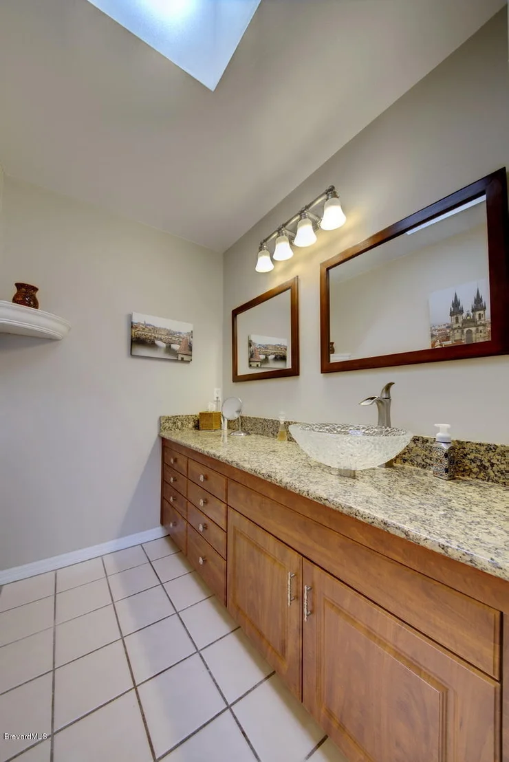 Photo of 1827 S Live Oak Drive