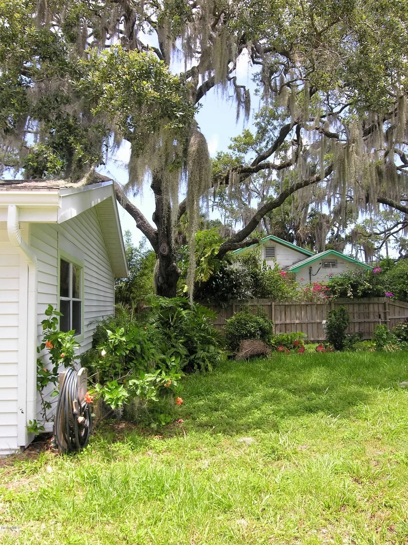 Photo of 736 Aurora Road